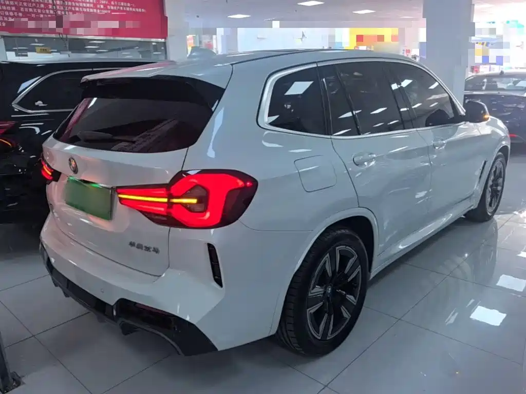 BMW iX3 — миниатюра 7
