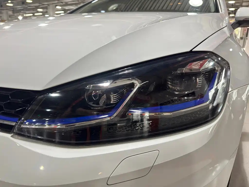 Volkswagen Golf EV — миниатюра 19