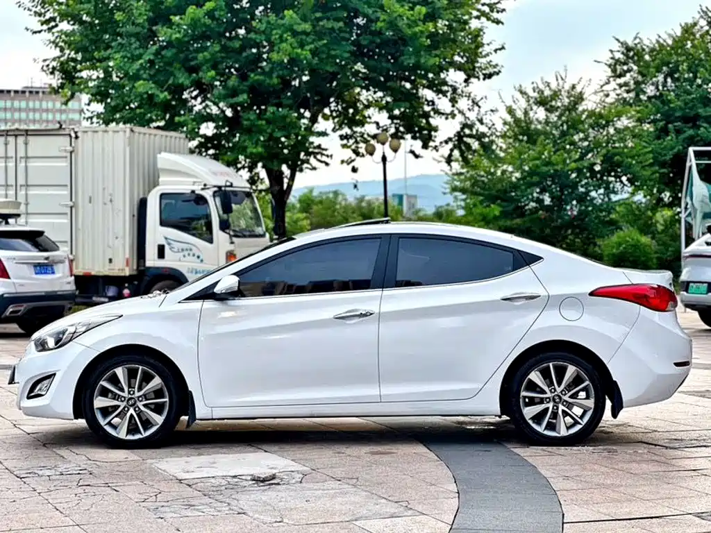 Hyundai Elantra Langdong — миниатюра 4