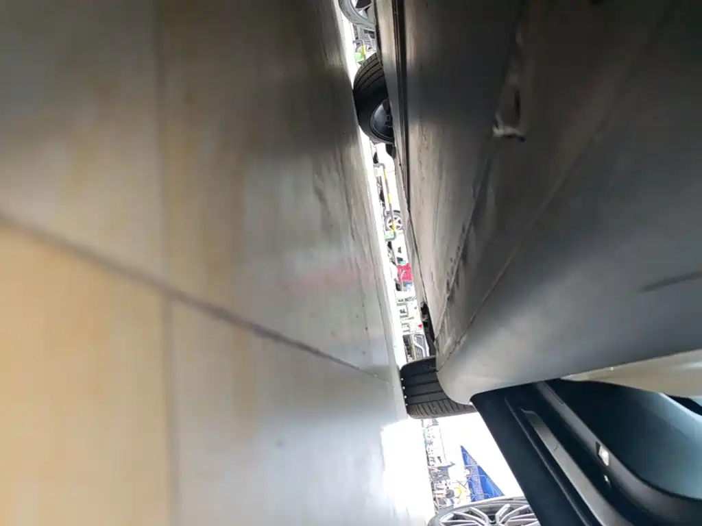 Tesla Model Y — миниатюра 21
