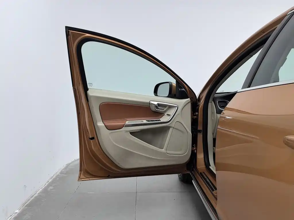 Volvo S60 (Import) — миниатюра 8