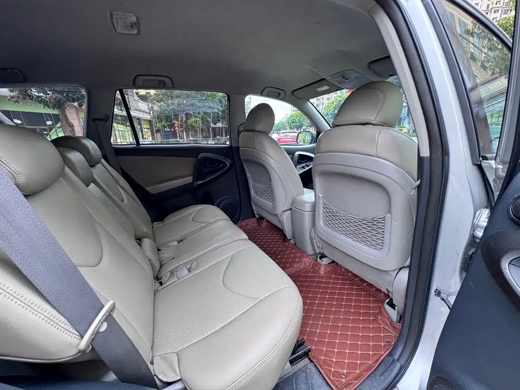Toyota RAV4 — миниатюра 13