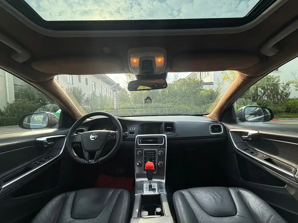 Volvo S60 (Import) — миниатюра 10