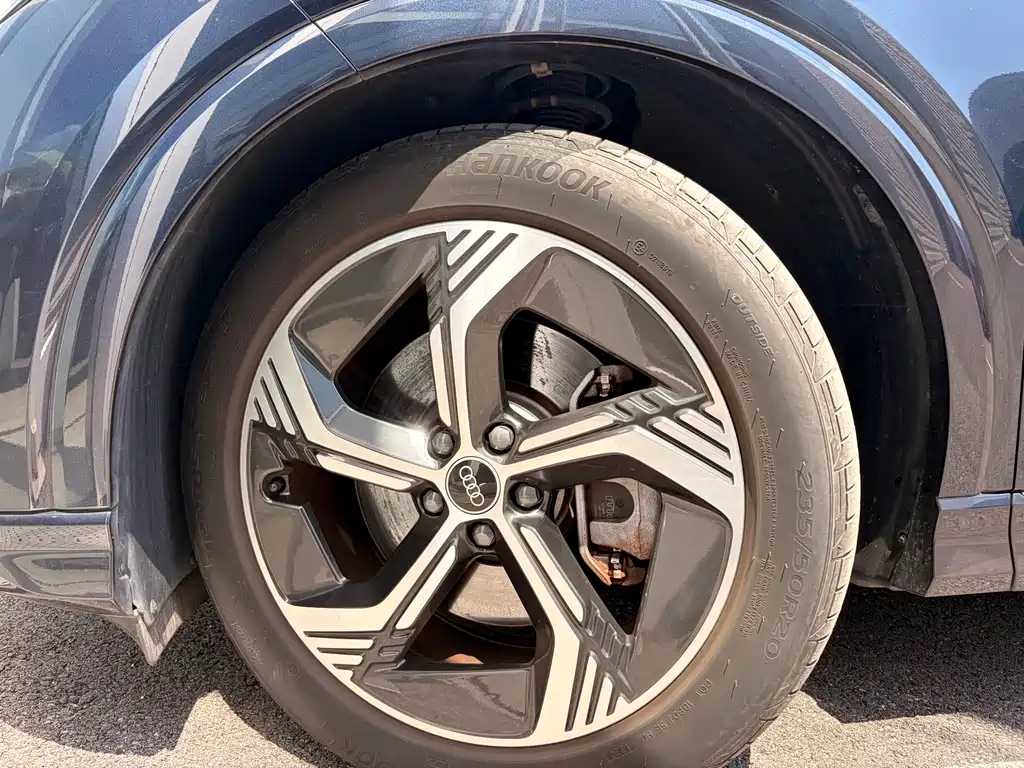 Audi Q4 e-tron — миниатюра 7