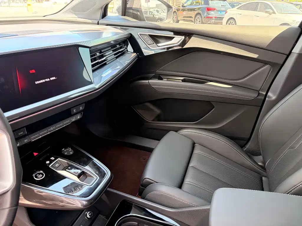 Audi Q4 e-tron — миниатюра 11