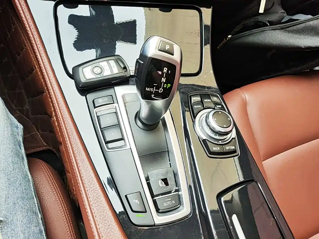 BMW 5 Series — миниатюра 14