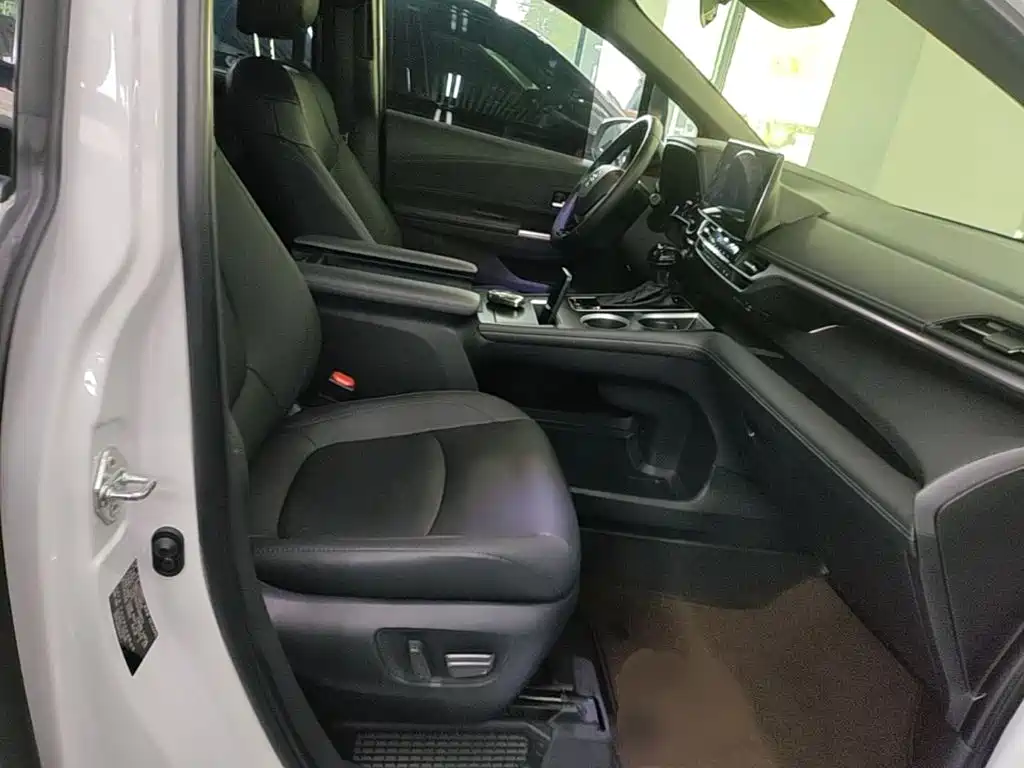 Toyota Sienna — миниатюра 25