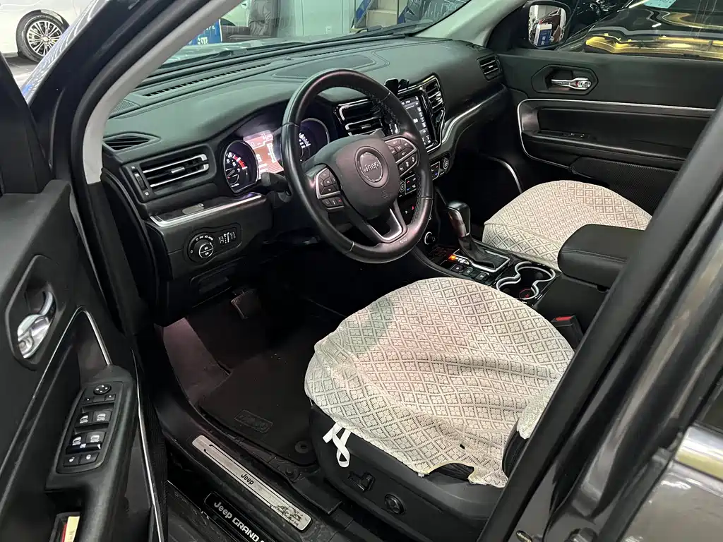 Jeep Grand Commander — миниатюра 4