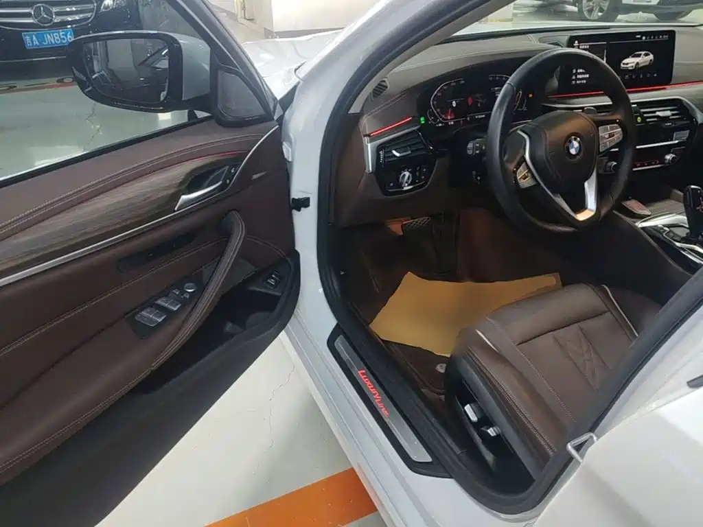 BMW 5 Series — миниатюра 16