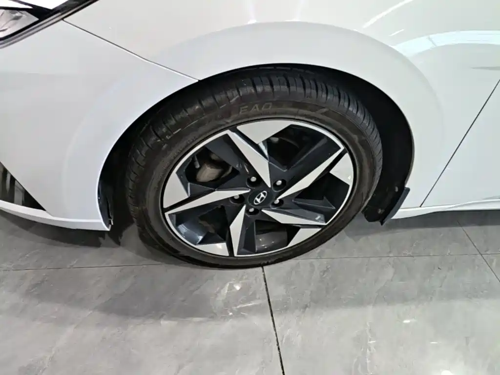 Hyundai Elantra — миниатюра 23