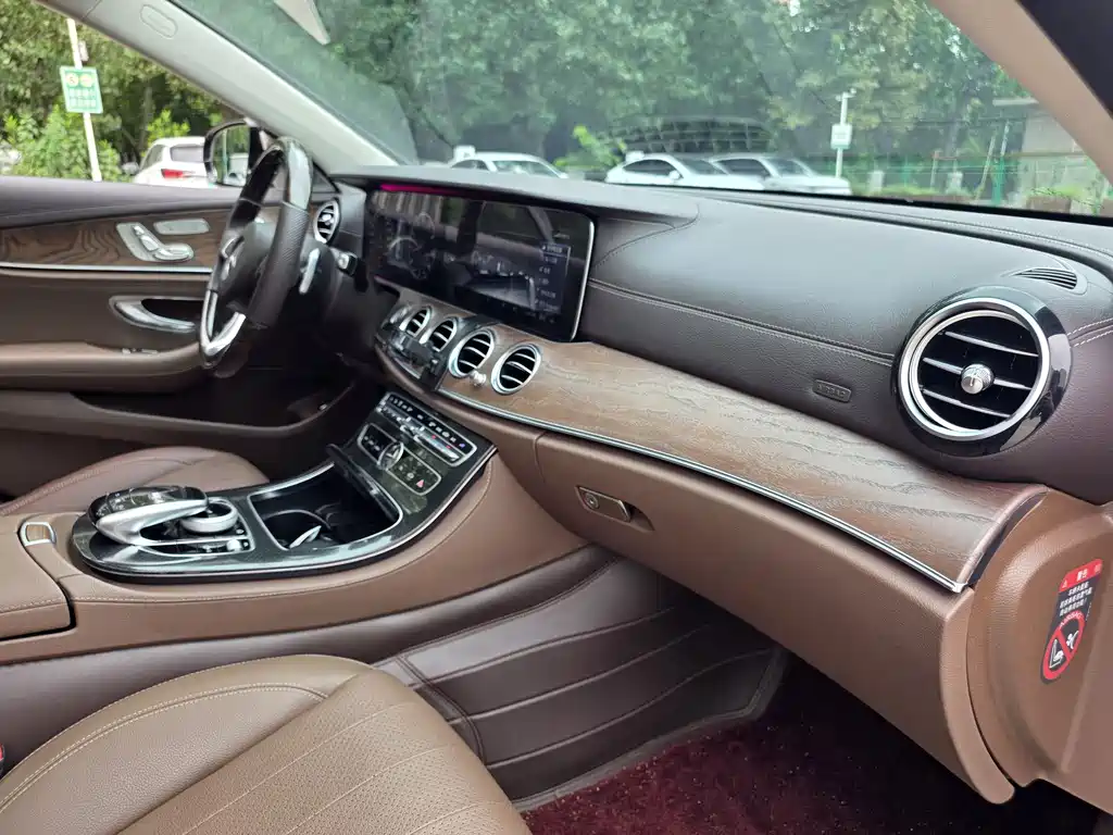 Mercedes-Benz E-Class — миниатюра 18
