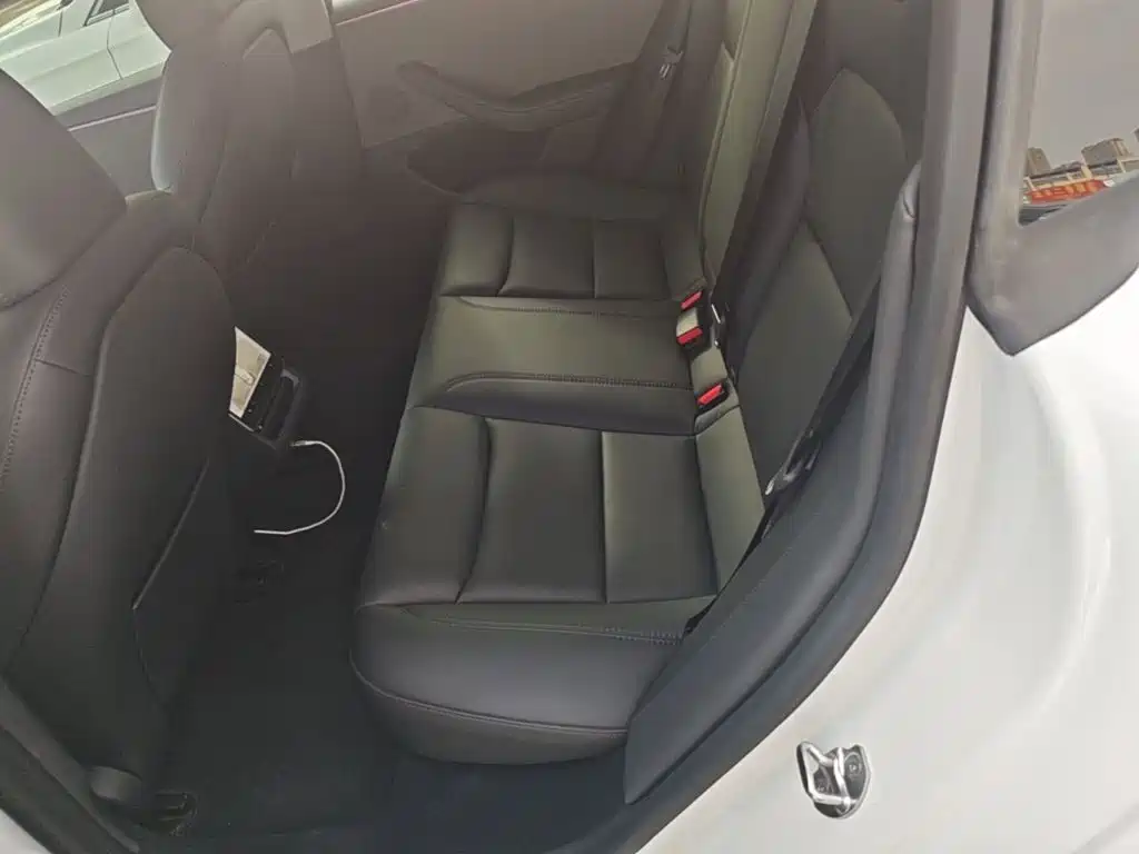Tesla Model 3 — миниатюра 17