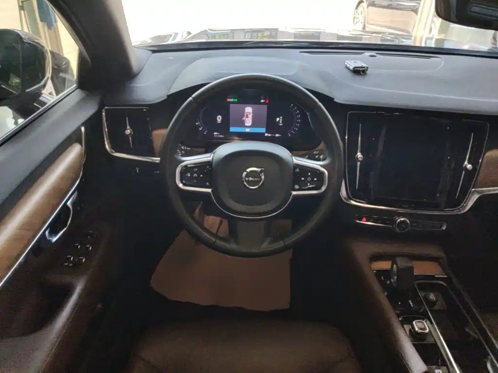 Volvo S90 — миниатюра 11