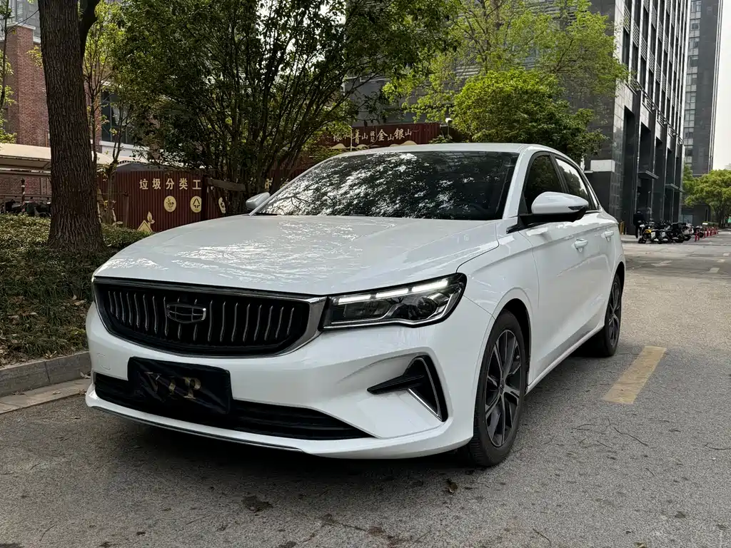 Geely Emgrand 2022