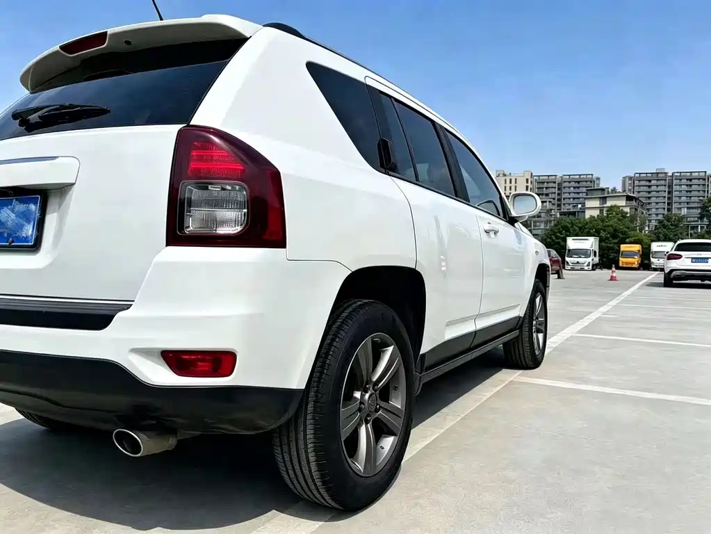 Jeep Compass (Import) — миниатюра 8