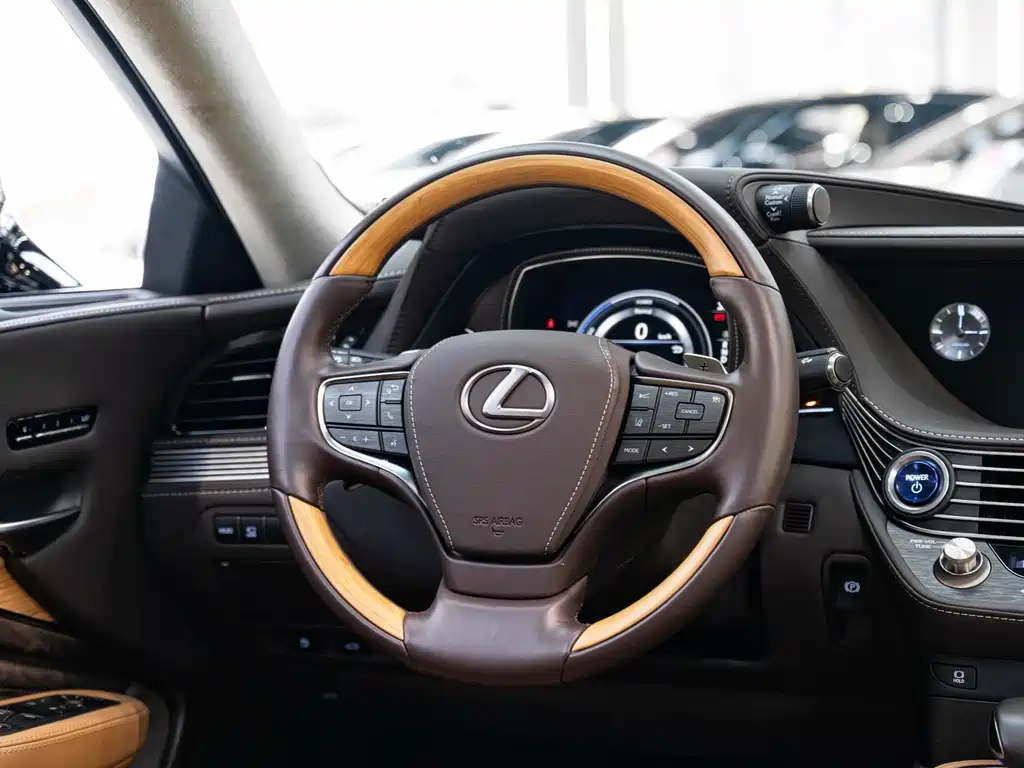 Lexus LS — миниатюра 14