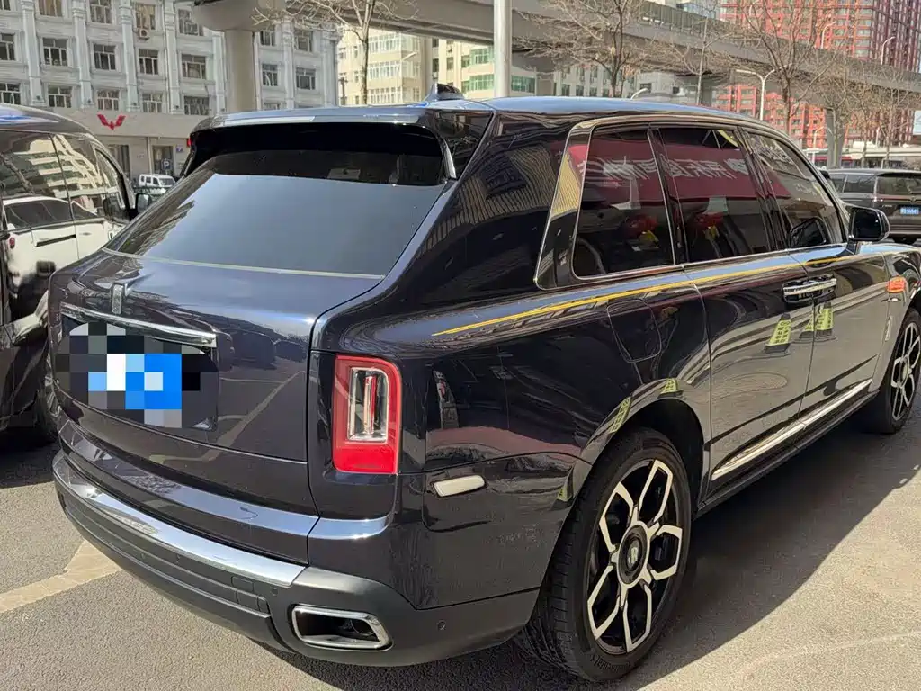 Rolls-Royce Cullinan 2018 мест