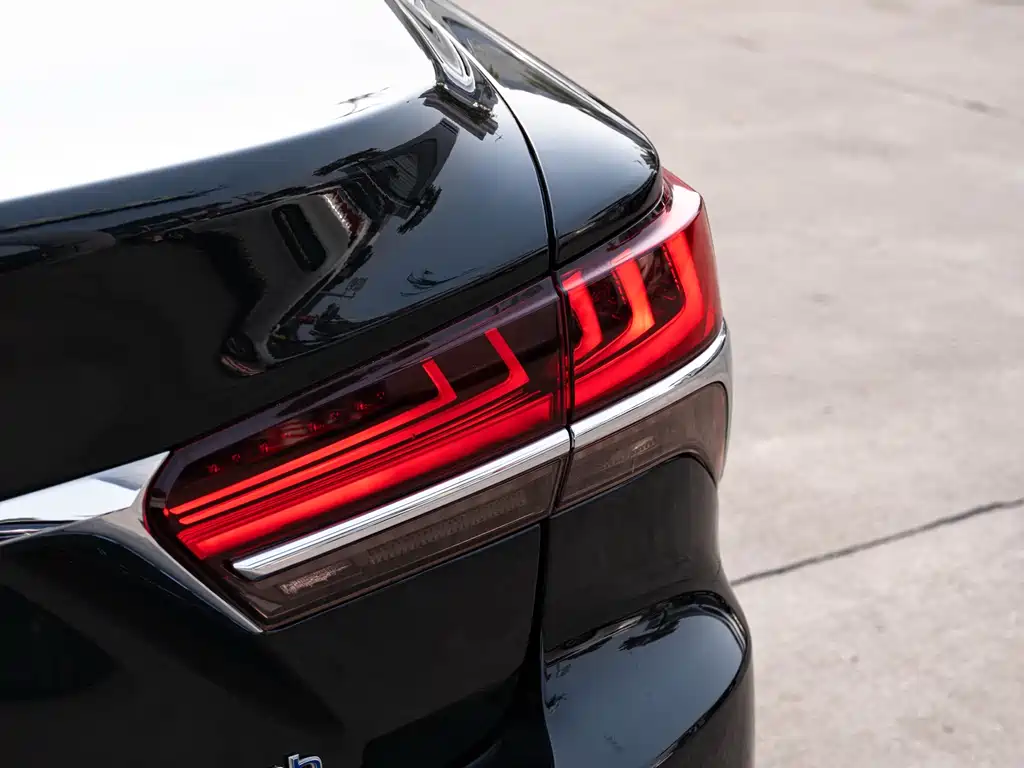 Lexus LS — миниатюра 7