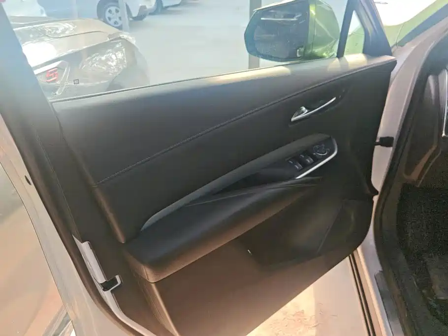 Cadillac XT4 — миниатюра 7