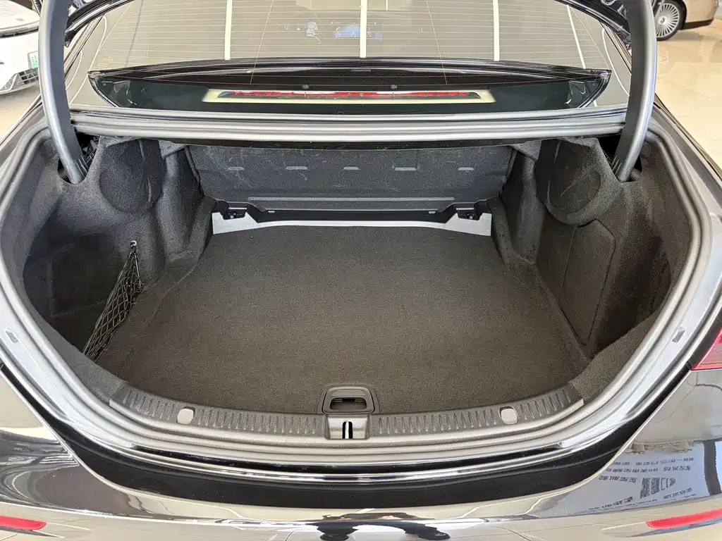 Mercedes-Benz E-Class — миниатюра 18