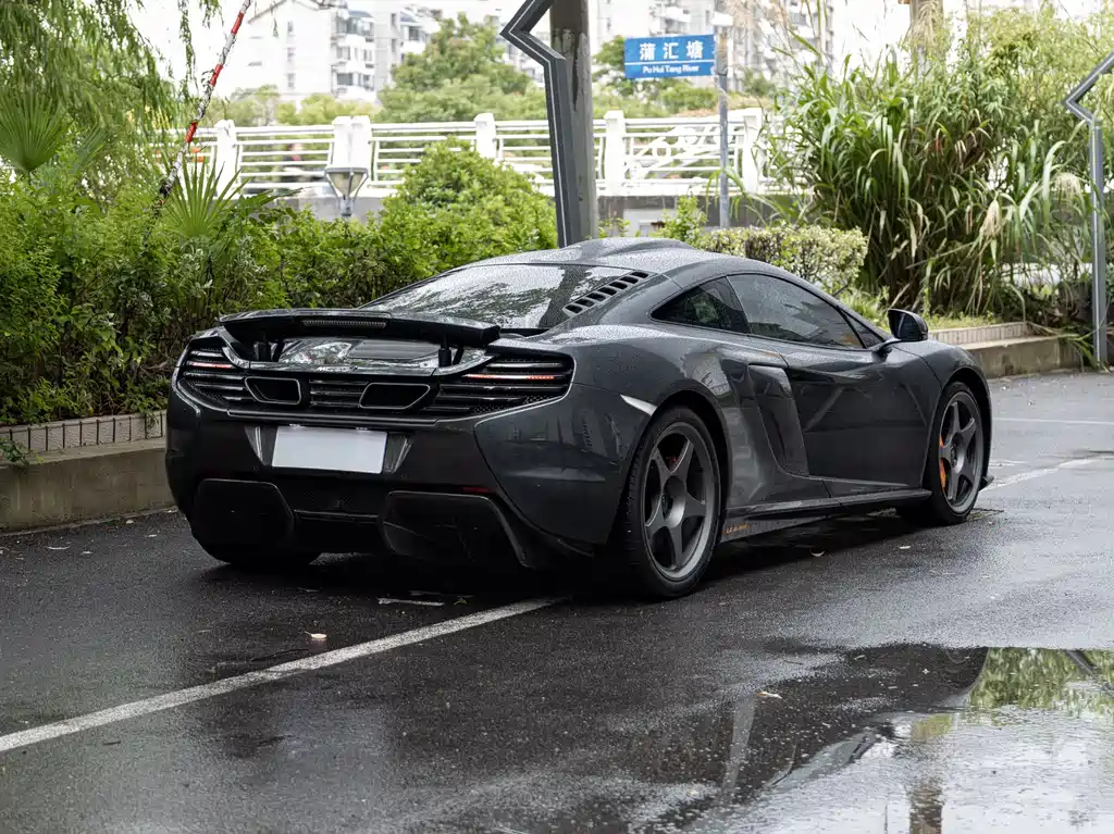 MCLAREN  650S
