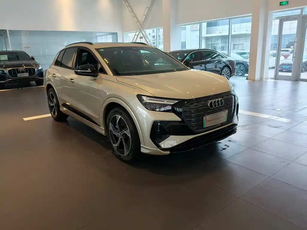 AUDI Q4 E TRON