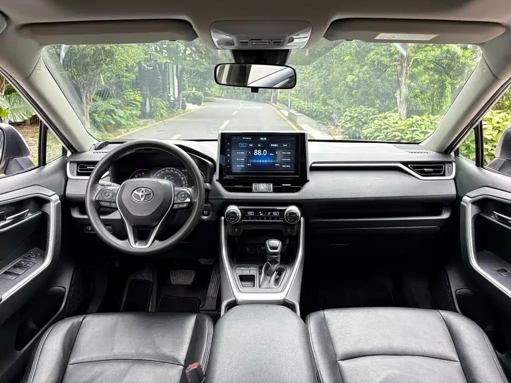 Toyota RAV4 — миниатюра 16
