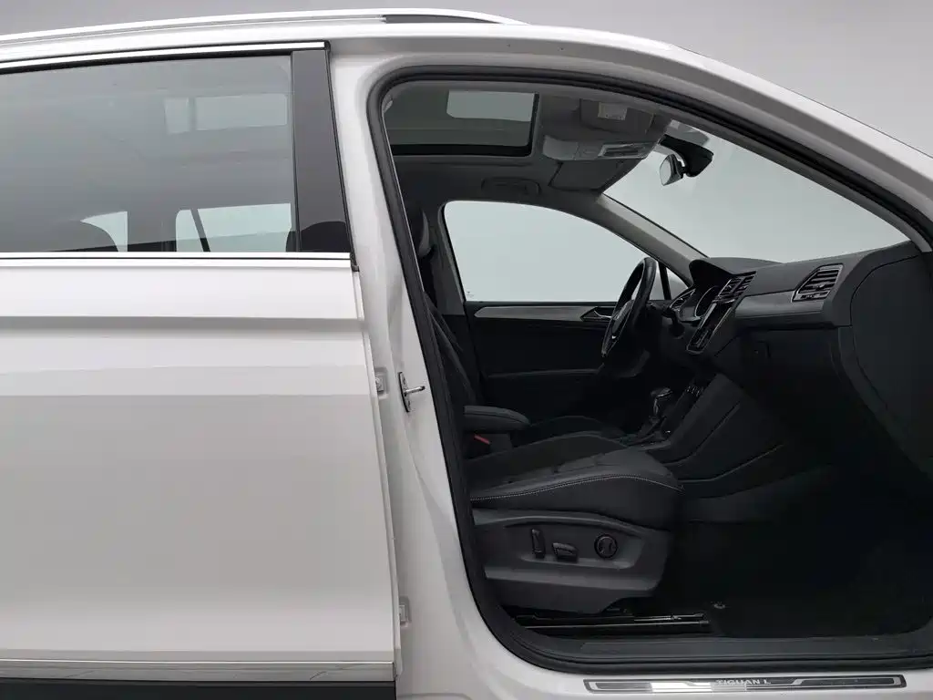 Volkswagen Tiguan L — миниатюра 23