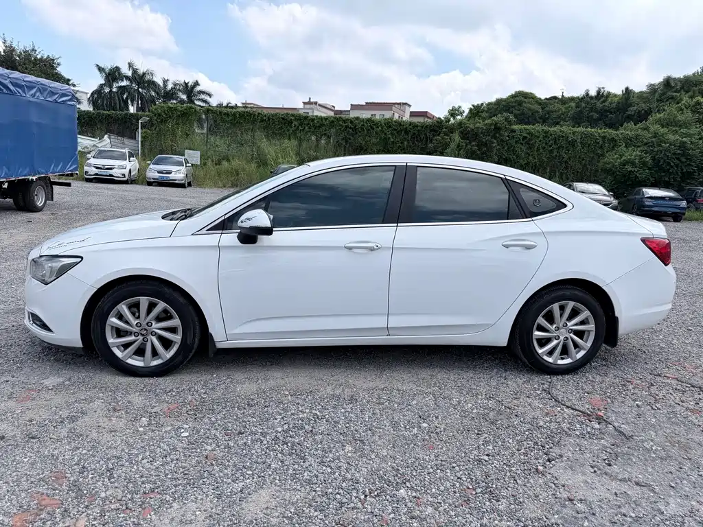 Buick Verano — миниатюра 5
