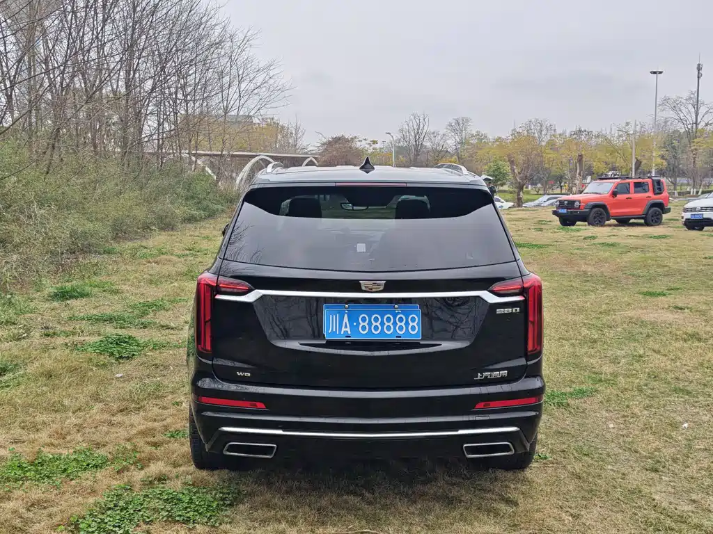 CADILLAC XT6