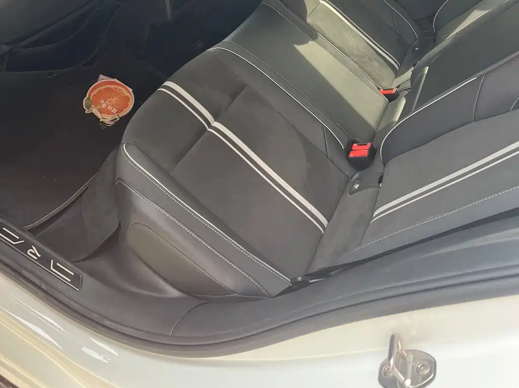 Volkswagen Golf — миниатюра 11