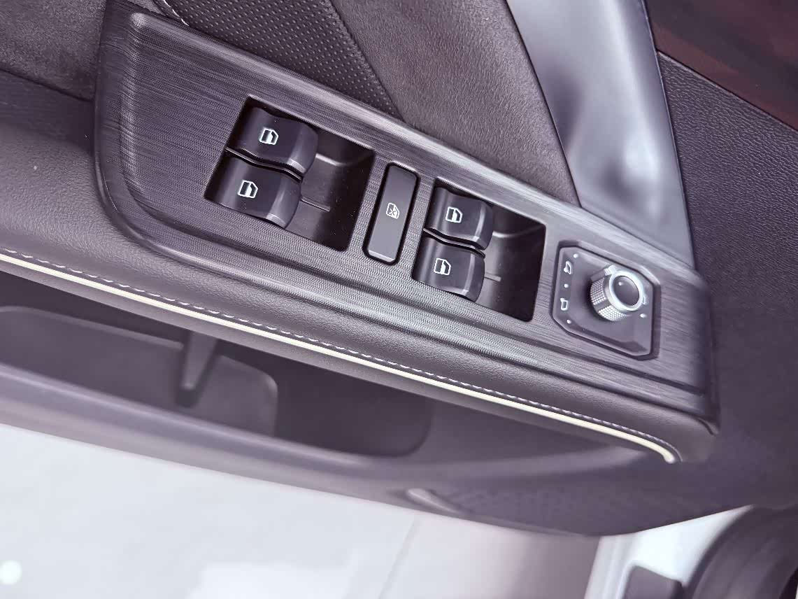 Haval Haval H6 1.5 л 2023 г. Белый, пробег 25000 км