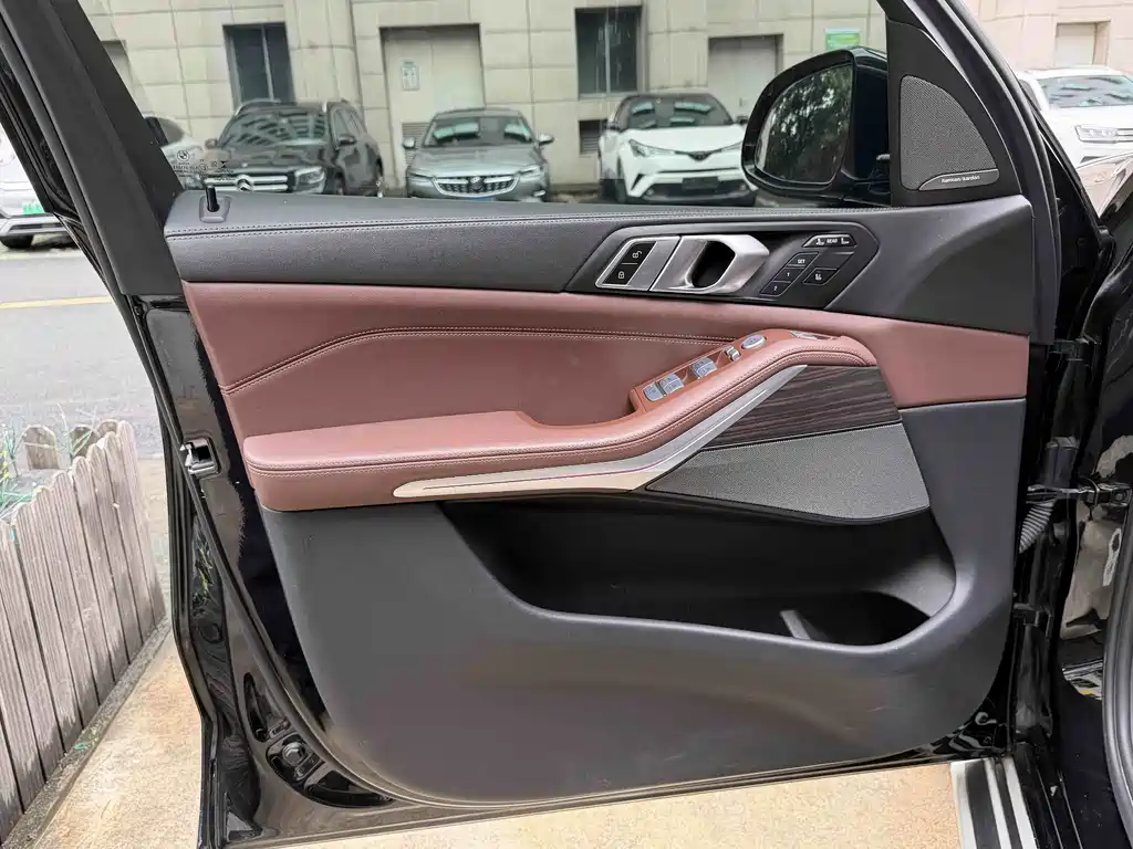BMW X7 — миниатюра 12