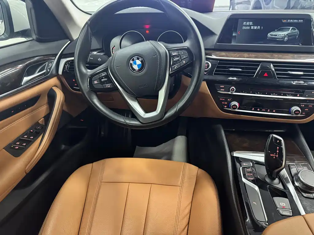 BMW 5 Series — миниатюра 8