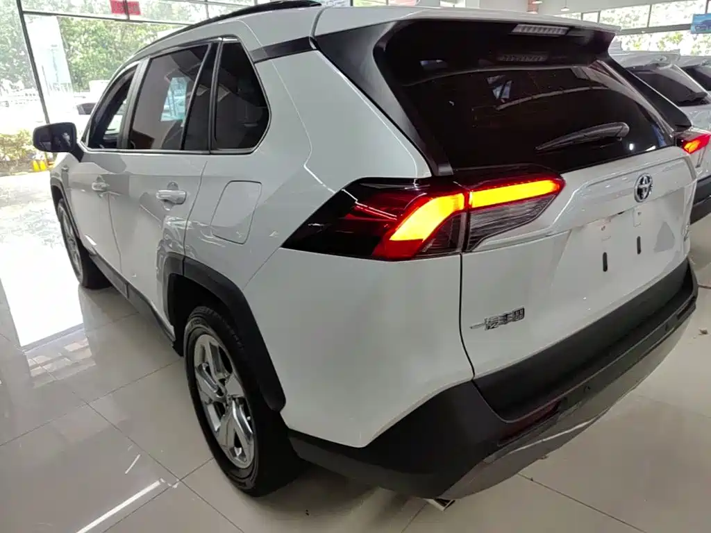 Toyota RAV4 — миниатюра 5