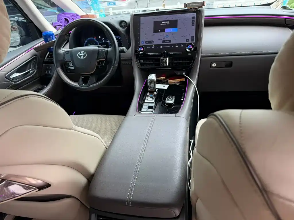 Toyota Alphard — миниатюра 7