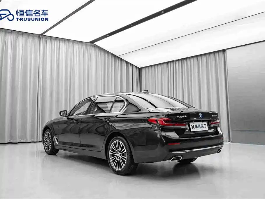 BMW 5 Series — миниатюра 7