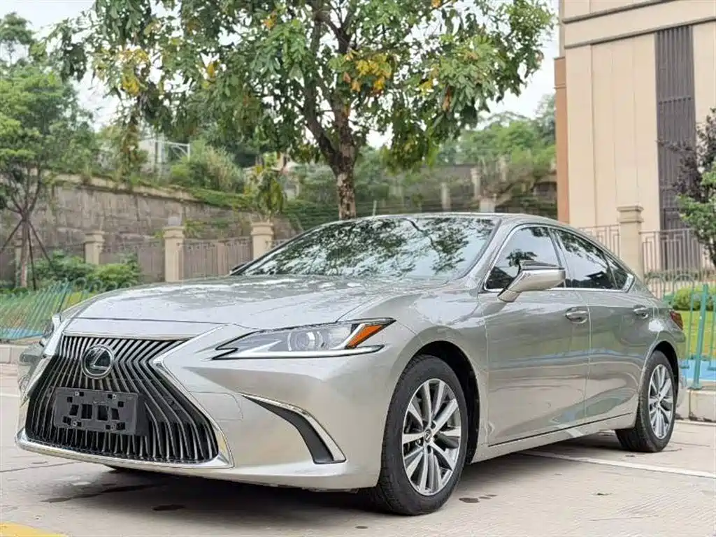 Lexus ES 2019