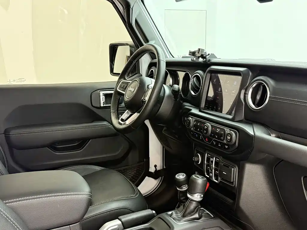 Jeep Wrangler PHEV — миниатюра 18