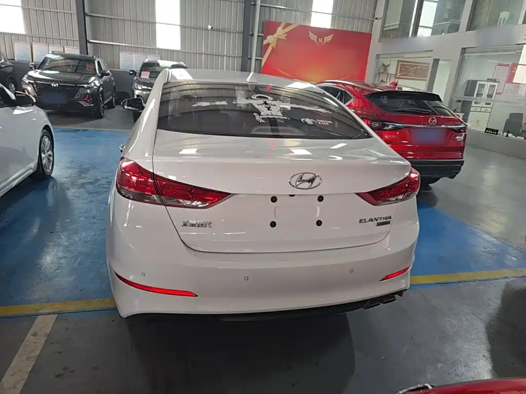 Hyundai Elantra — миниатюра 6