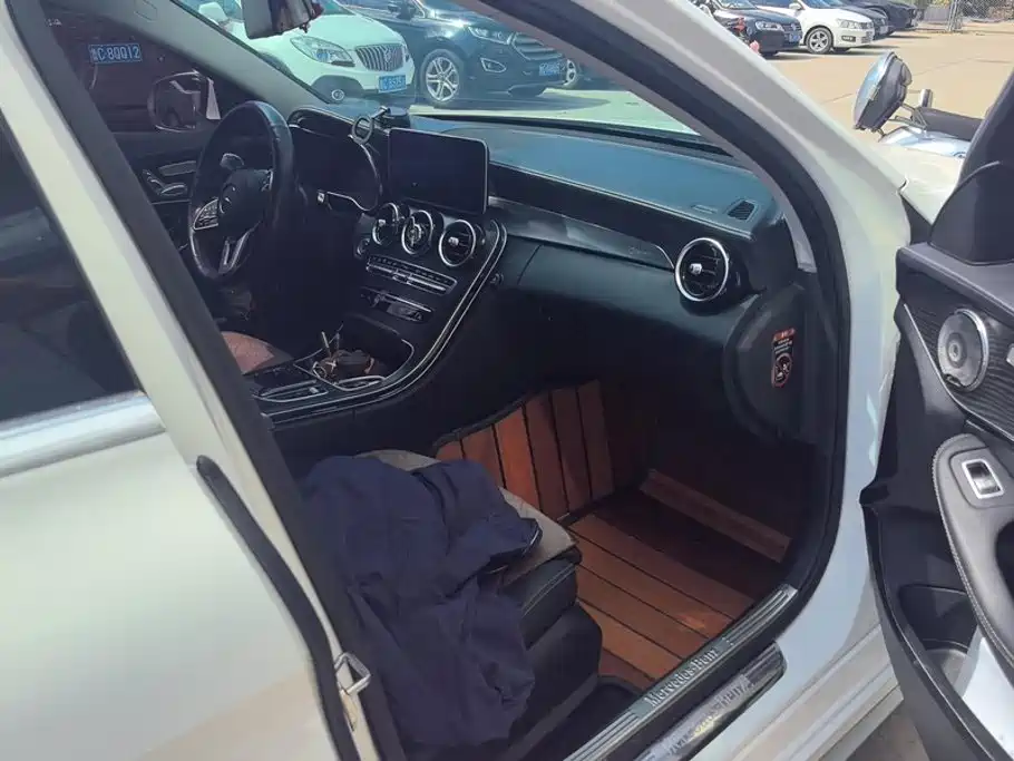 Mercedes-Benz C-Class — миниатюра 8