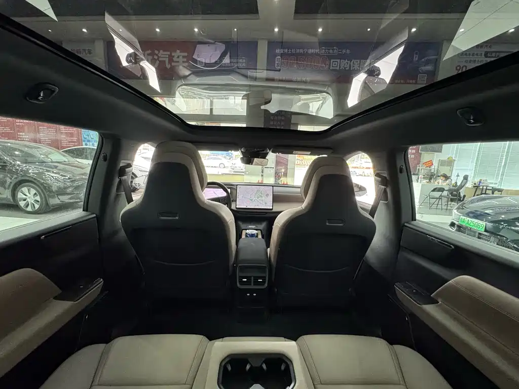 Volvo XC70 PHEV — миниатюра 17