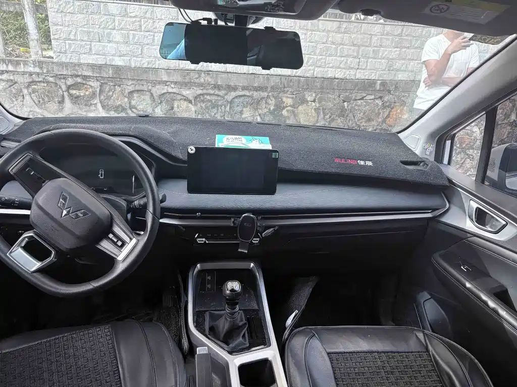 Wuling Jiachen — миниатюра 3