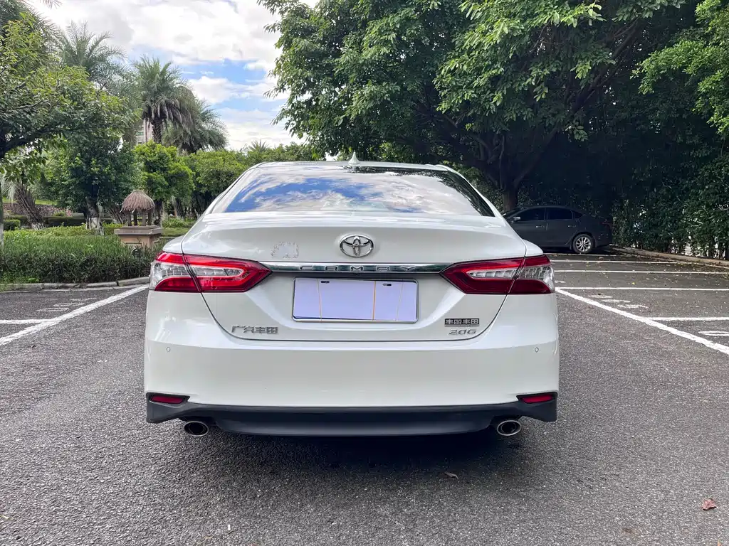 Toyota Camry — миниатюра 5