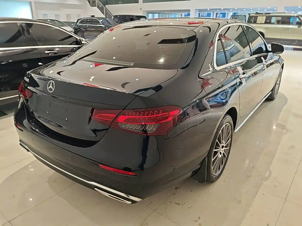 Mercedes-Benz E-Class — миниатюра 7