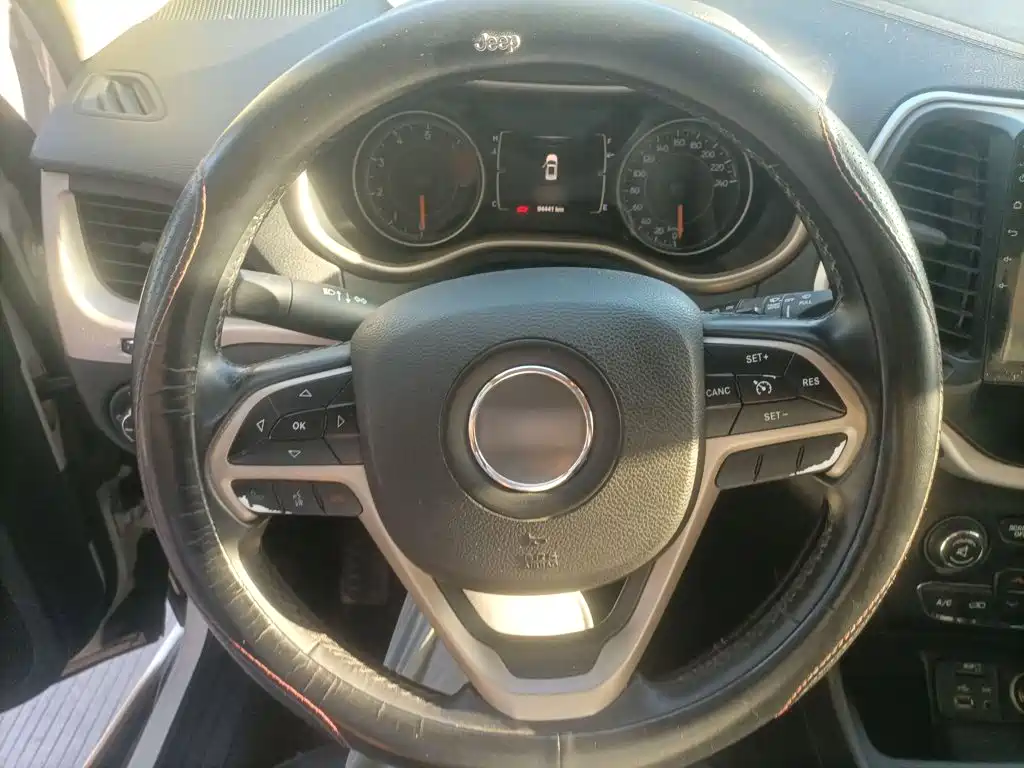 Jeep Cherokee — миниатюра 11