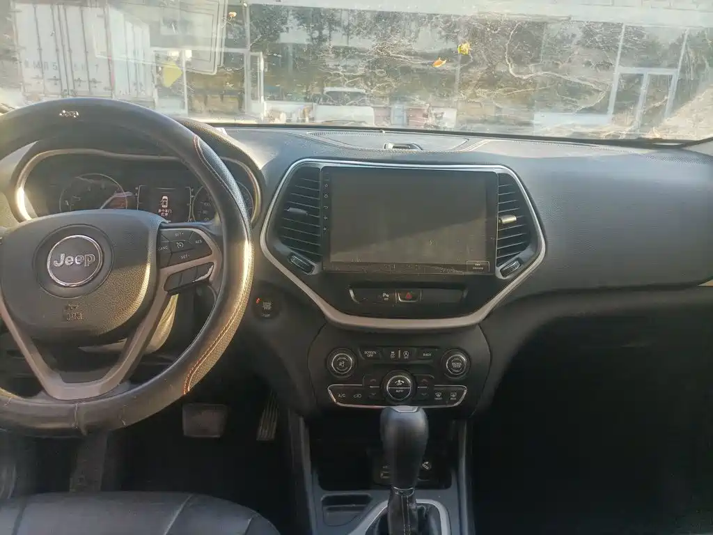 Jeep Cherokee — миниатюра 13