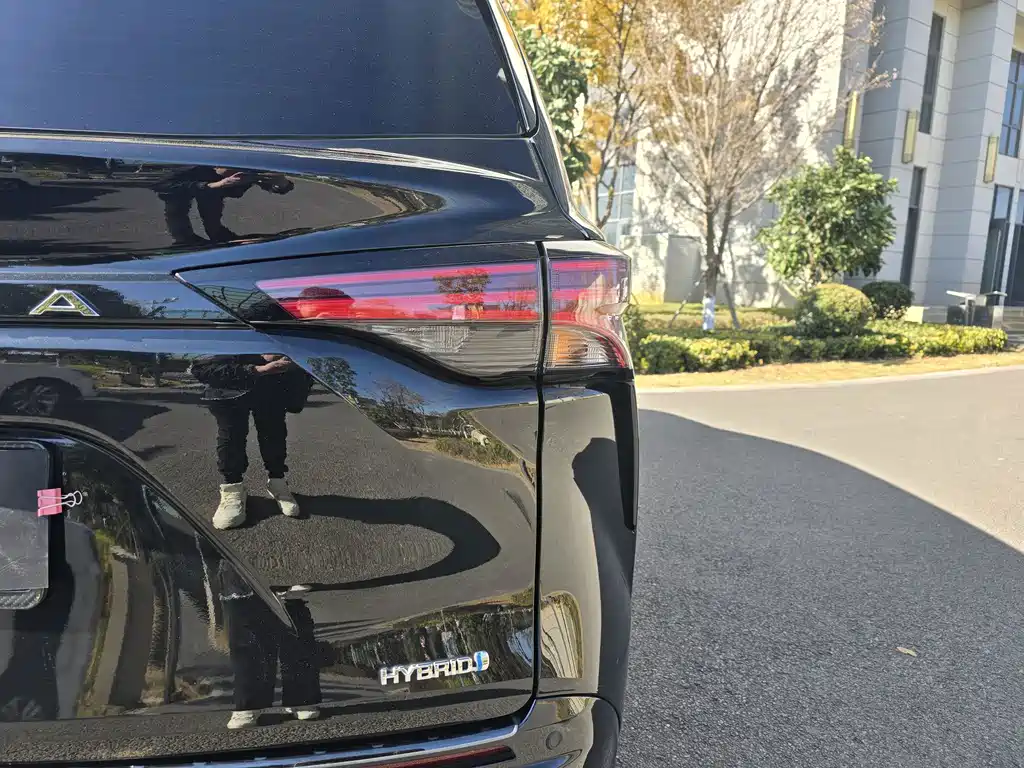 Toyota Granvia — миниатюра 24