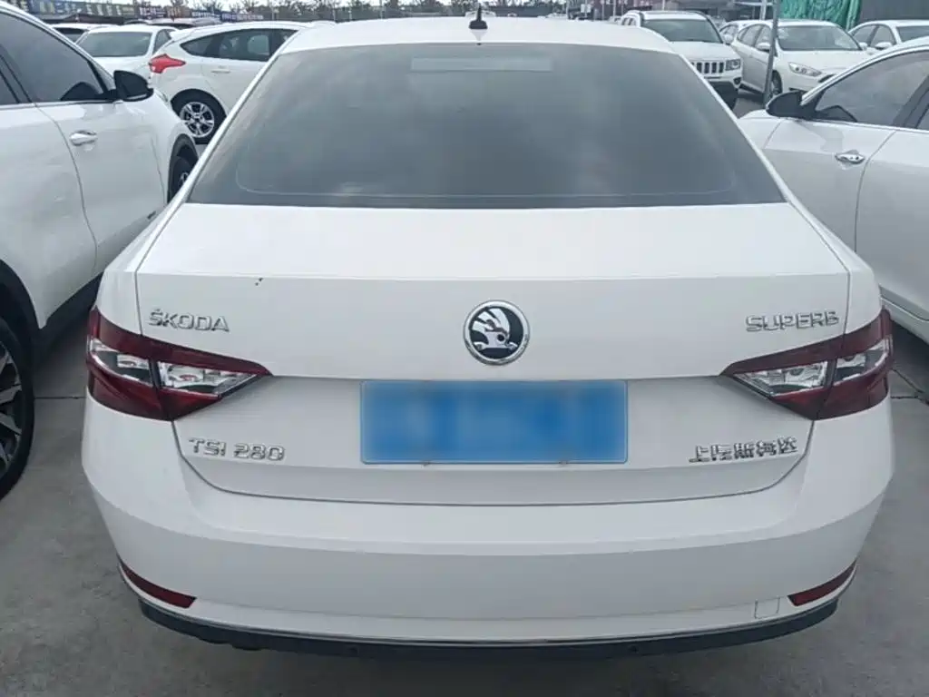 Skoda Superb — миниатюра 6