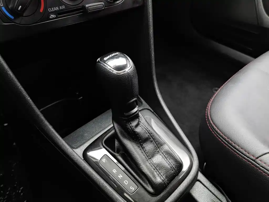 Skoda Rapid Spaceback — миниатюра 13